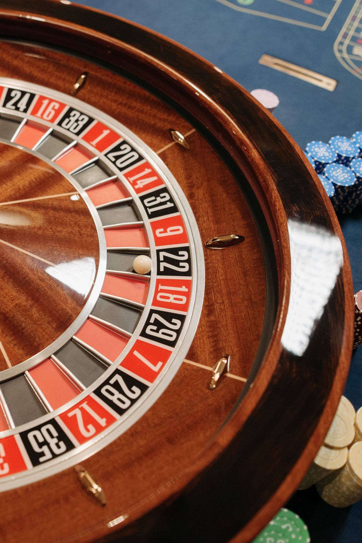 Meja roulette dengan dealer langsung