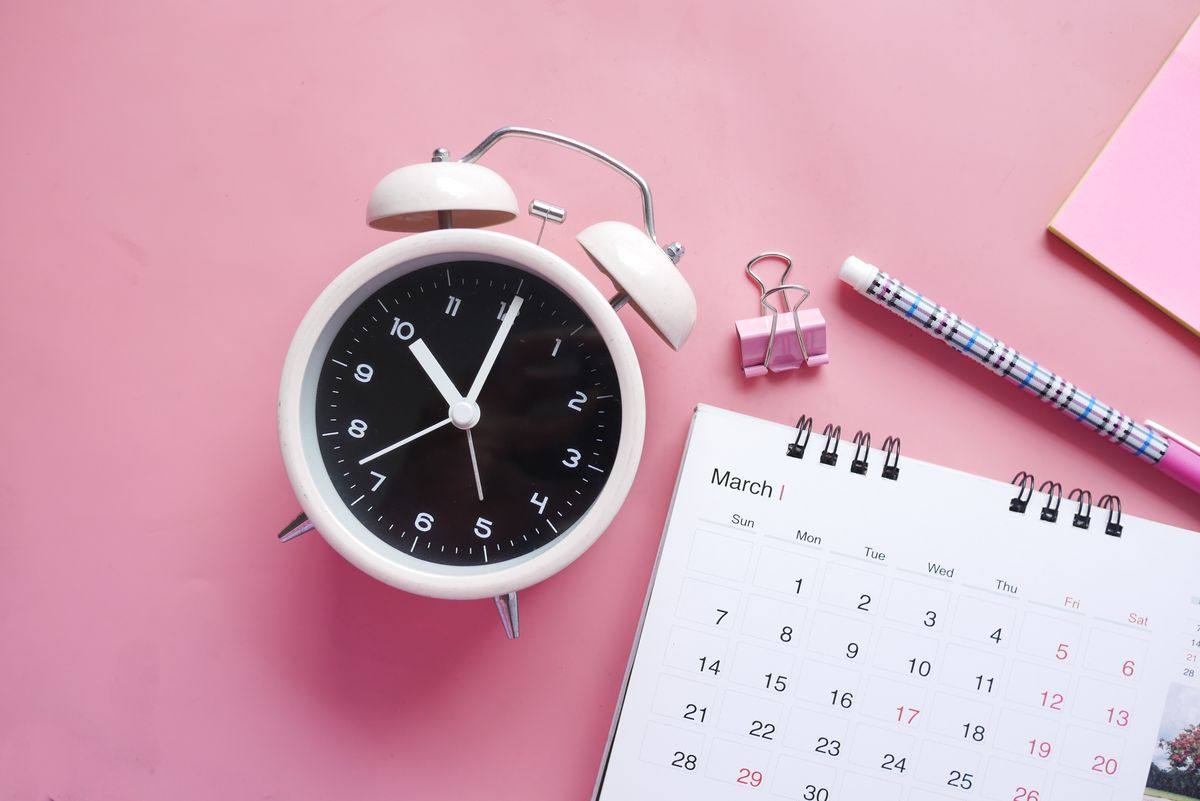 Jam weker dan kalender untuk mengatur jadwal aktivitas